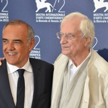 Venezia 2015: Bertrand tavernier posa con Alberto Barbera al photocall per il leone d'oro alla carriera 