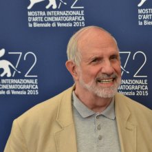Venezia 2015: Brian De Palma sorride al photocall per lo Jaeger-LeCoultre Glory to the Filmmaker 2015 Award