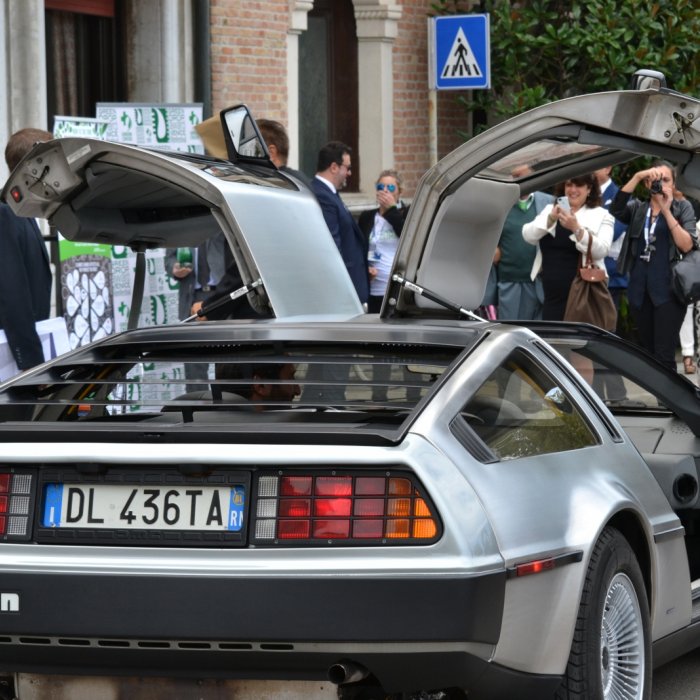 Ritorno al Futuro a Venezia 2015 - la DeLorean parcheggiata in zona Festival