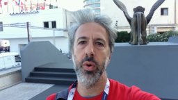 Motherland - Recensione Selfie