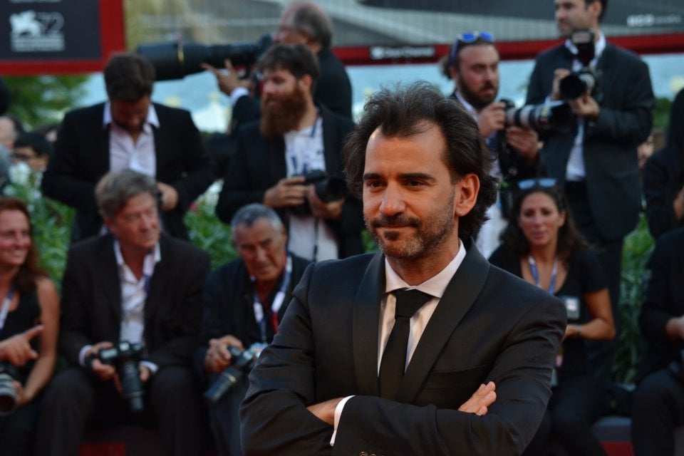 Venezia 2015: Pablo Trapero, regista di El Clan, sul tappeto roso della cerimonia di premiazione