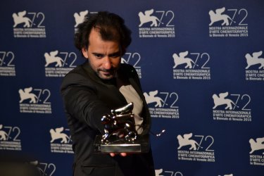 Venezia 2015: Pablo Trapero, regista di El Clan al photocall dei premiati