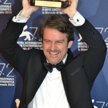 Venezia 2015: Lorenzo Vigas, regista di Desde Allà al photocall dei premiati