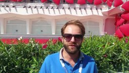 Island City - Recensione Selfie