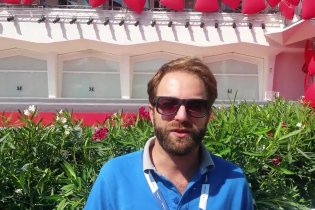 Island City - Recensione Selfie