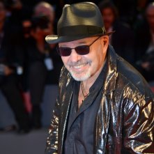 Venezia 2015: Vasco Rossi posa e sorride sul red carpet