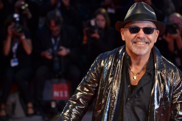 Venezia 2015: Vasco Rossi sorride sul red carpet