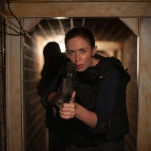 Sicario: Emily Blunt in azione in un momento teso del film
