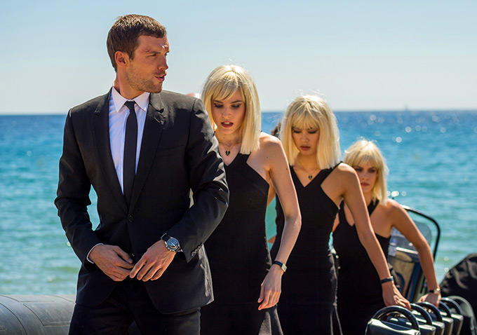 The Transporter Legacy: Ed Skrein com três mulheres loiras