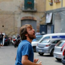 A Napoli non piove mai: Sergio Assisi in una scena del film