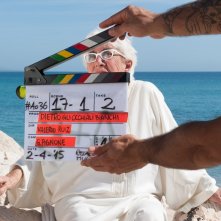 Dietro gli occhiali bianchi: Lina Wertmüller sul set del documentario diretto da Valerio Ruiz
