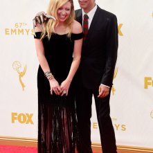 Fred Armisen con Natascha Lyonne agli Emmy 2015