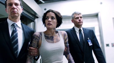 Blindspot: Jaimie Alexander in una scena del pilot