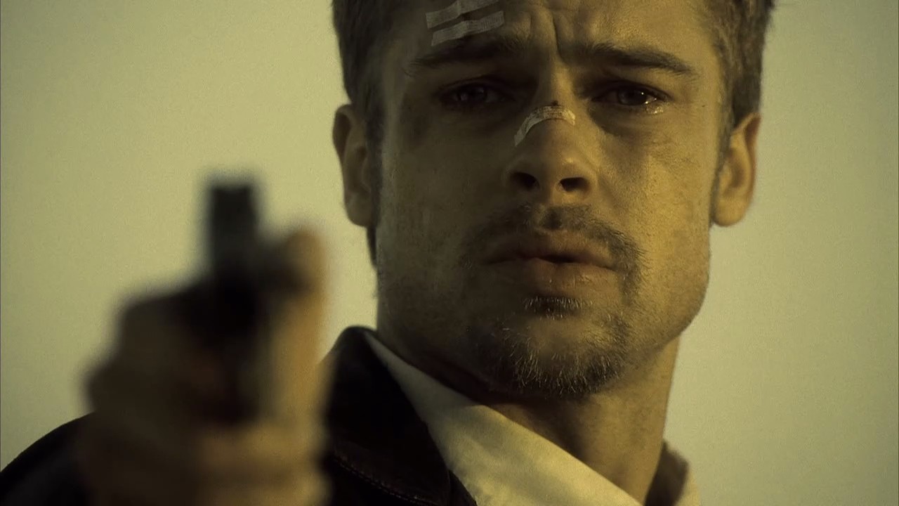 Brad Pitt in una sequenza di Seven di David Fincher