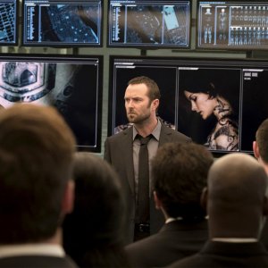 Blindspot: Sullivan Stapleton interpreta Kurt Weller in una scena del pilot