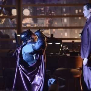 Gotham: l'attore James Frain in una foto della première, intitolata Damned If You Do