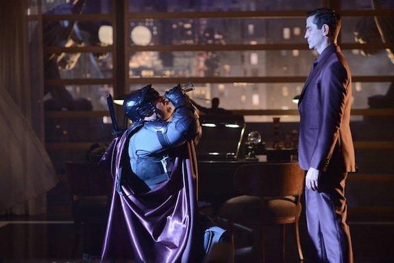 Gotham: l'attore James Frain in una foto della première, intitolata Damned If You Do