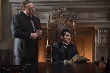 Gotham: Drew Powell e Robin Lord Taylor in Damned If You Do