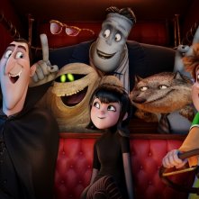 Hotel Transylvania 2: un bel momento di gruppo nel film d'animazione diretto da Genndy Tartakovsky