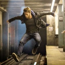 Limitless: Brian Finch (Jake McDorman) in fuga in una scena del pilot