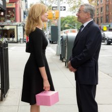 Lo stagista inaspettato: Robert De Niro e Rene Russo in una scena del film