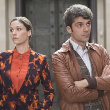 Poli opposti: Sarah Felberbaum e Luca Argentero in una scena del film