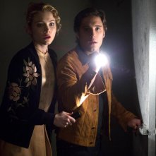 Scream Queens: Skyler Samuels e Diego Boneta in una foto del pilot