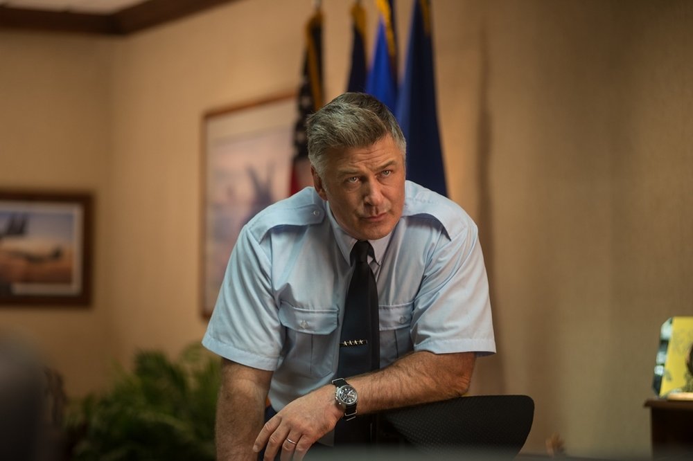 Alec Baldwin in una scena di Sotto il cielo delle Hawaii