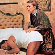 Liù Bosisio e Paolo Villaggio in una scena di Fantozzi (1975)