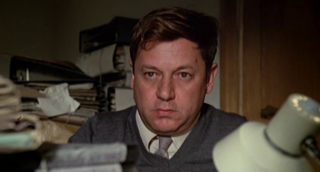 Un primo piano di Paolo Villaggio in Fantozzi (1975), diretto da Luciano Salce