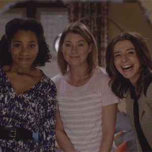 Grey's Anatomy: le attrici Kelly McCreary, Ellen Pompeo e Caterina Scorsone in Sledgehammer