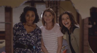 Grey's Anatomy: le attrici Kelly McCreary, Ellen Pompeo e Caterina Scorsone in Sledgehammer