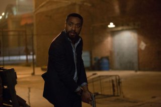 Secret in Their Eyes: Chiwetel Ejiofor in azione in una scena del film
