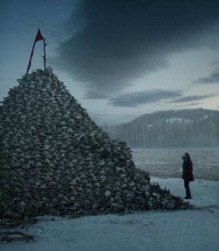 Revenant - Redivivo: Leonardo DiCaprio fissa dei teschi
