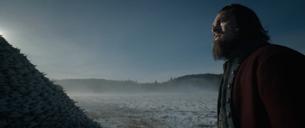 Revenant - Redivivo: Leonardo DiCaprio in una suggestiva immagine del film