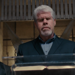 Hand of God: Julian Morris e Ron Perlman in un'immagine della serie