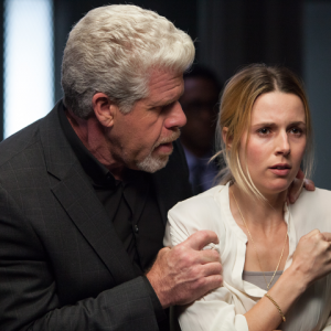 Hand of God: Ron Perlman e Alona Tal in una foto della serie Amazon