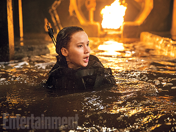 Hunger Games: Il Canto della Rivolta - Parte 2: Katniss Everdeen (Jennifer Lawrence) in un momento di difficoltà