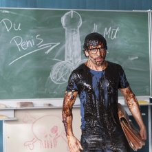 Elyas M'Barek insegnante in evidente difficoltà in Fuck You, Prof!