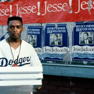 Fa' la cosa giusta: Spike Lee in una scena del film