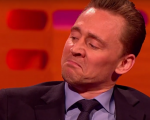 Tom Hiddleston imita Robert De Niro, convincendo persino la star