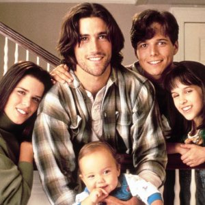 Party of Five: una foto promozionale del cast della serie