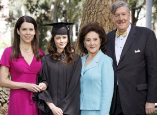 Una mamma per amica: Lauren Graham, Alexis Bledel, Kelly Bishop ed Edward Herrmann nell'episodio Soddisfazioni