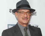 Tom Hanks cerca Lauren (e mobilita Twitter)