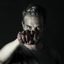 Arthur: Ettore Nicoletti con le mani sporche di sangue