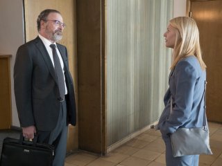 Homeland: Mandy Patinkin e Claire Danes nella puntata Separation Anxiety
