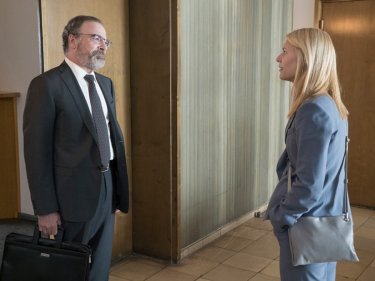 Homeland: Mandy Patinkin e Claire Danes nella puntata Separation Anxiety