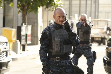 Agents of S.H.I.E.L.D.: Andrew Howard in una scena della premiere della stagione 3