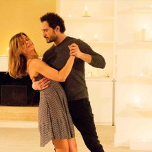 E' arrivata la felicità: Claudia Pandolfi e Claudio Santamaria in una scena della serie