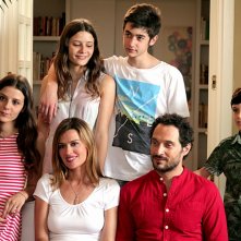 E' arrivata la felicità: Claudia Pandolfi e Claudio Santamaria insieme ai giovani protagonisti